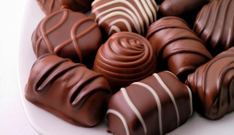К чему есть шоколадные конфеты во сне